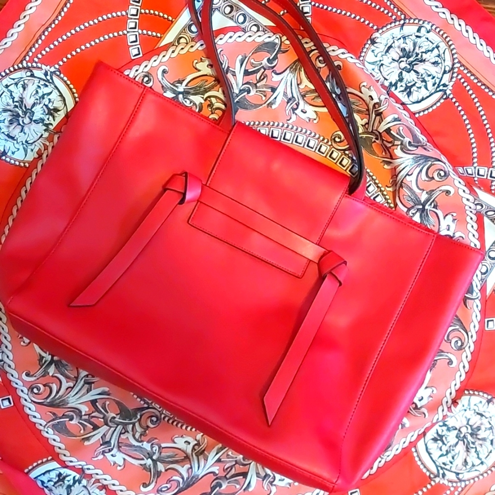 NWOT Elizabeth Arden Large Red snap closure Tote bag